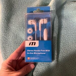 New White stereo hands free with inline microphone earbuds